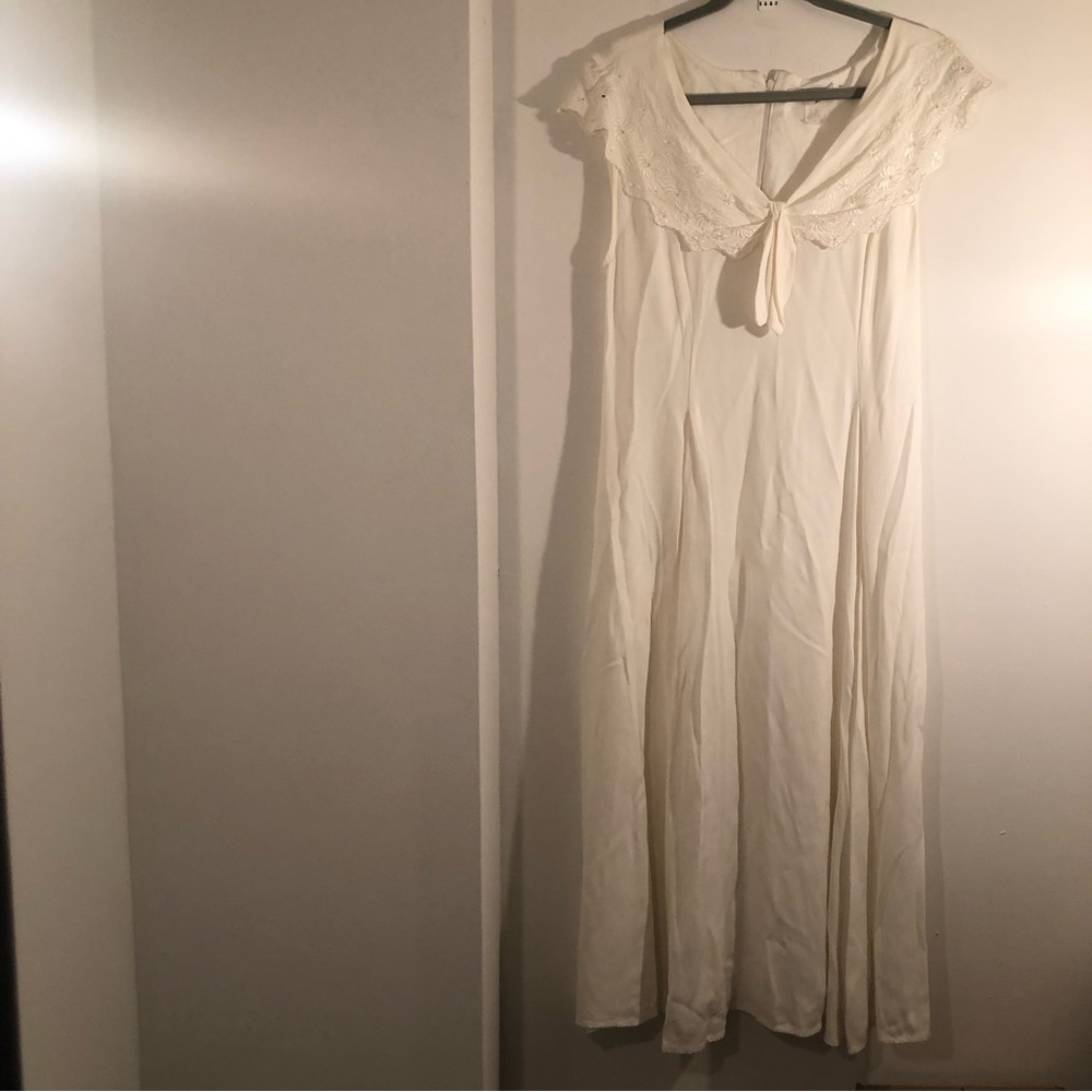 Ellen Ashley Maxi Dress womens 12 Embroidered Floral Desisn at Neckline Tie Knot